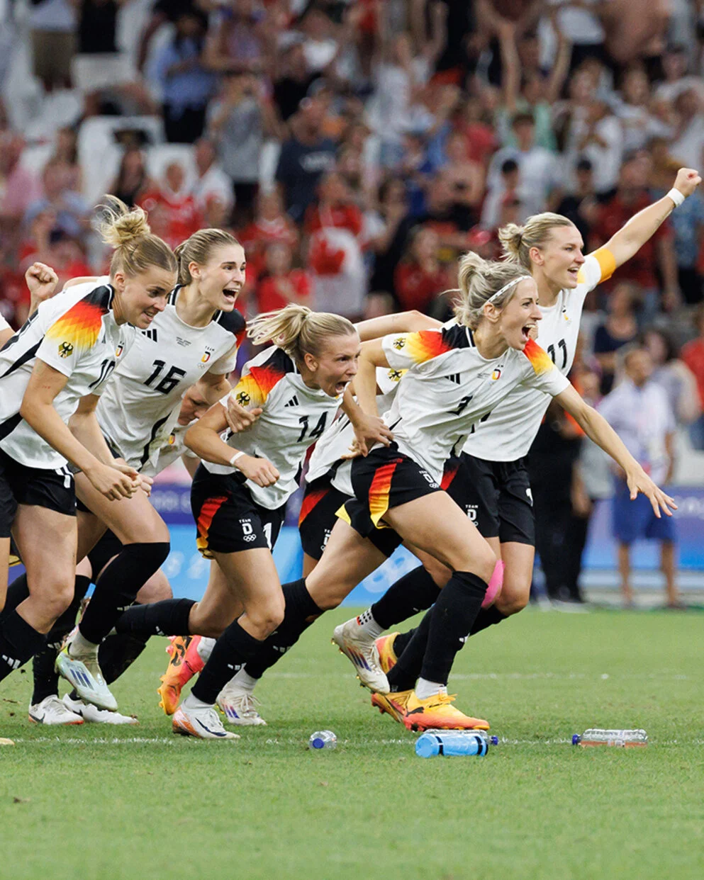 机会少、实力差距大,一线队球员难留,年轻球员难出头.