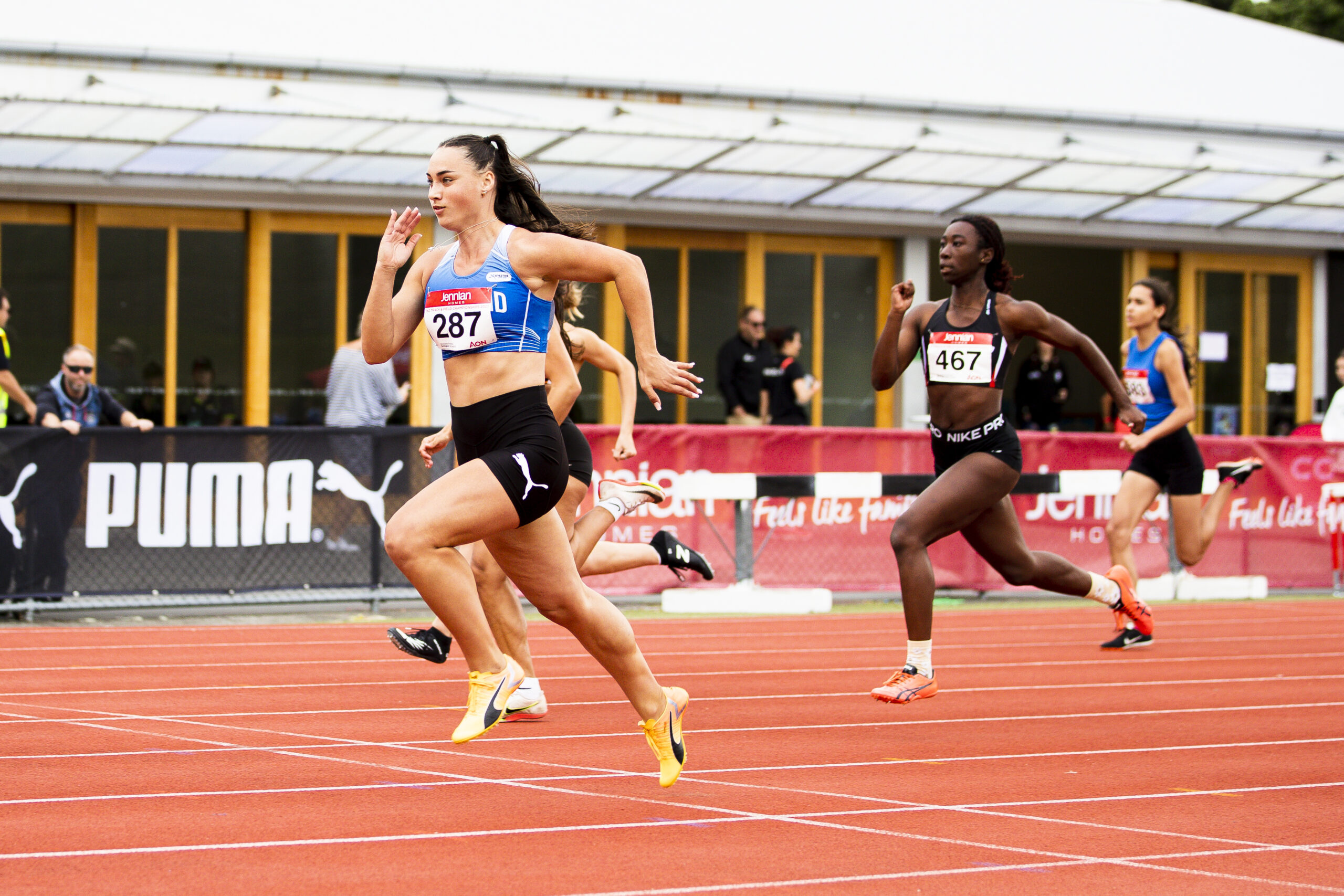 自2012年以来，埃因霍温首次在欧战击败意大利球队.